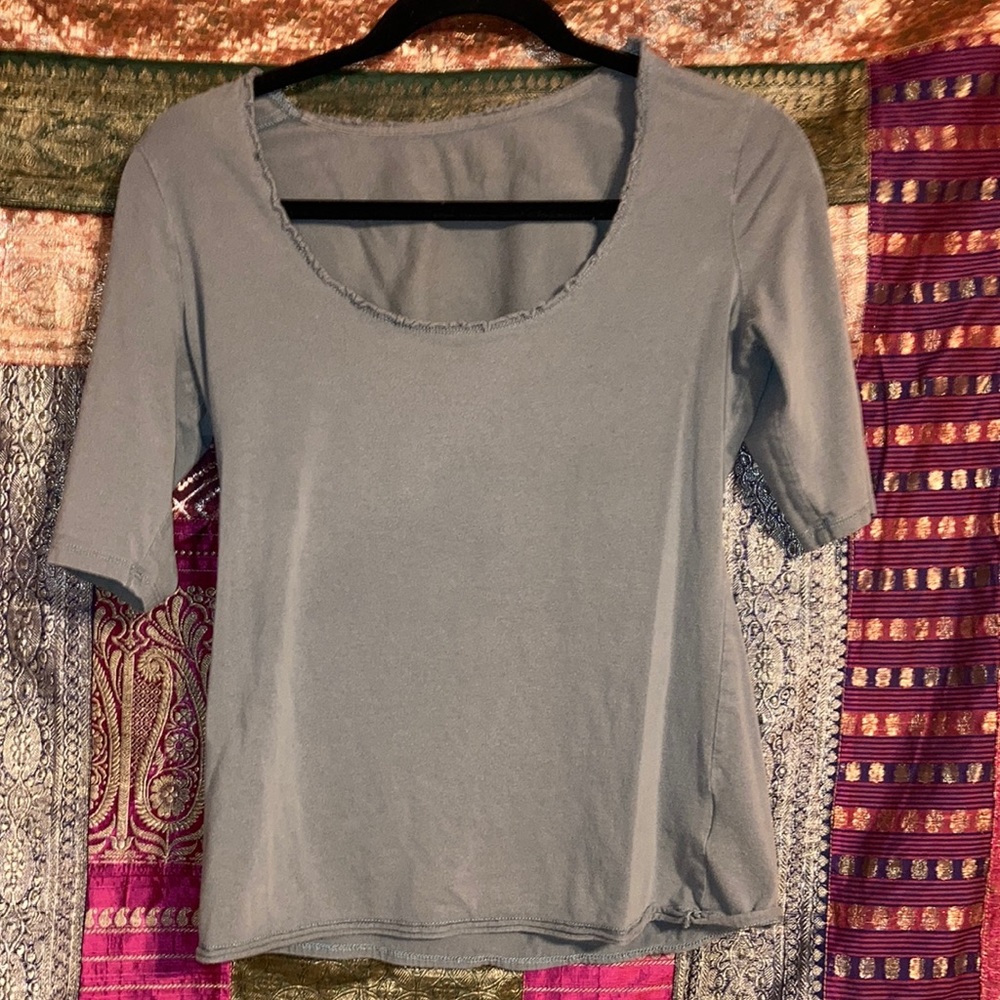 Quarter sleeve shirt